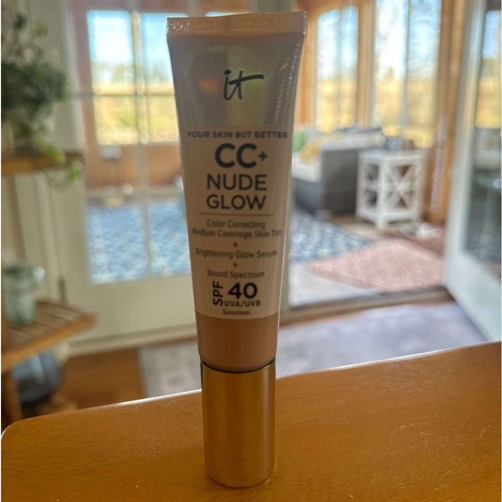 It Cosmetics CC+ Nude Glow Lightweight Foundation + Glow Serum w SPF 40